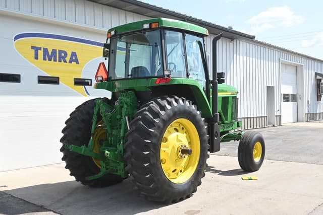 Image of John Deere 7610 equipment image 2
