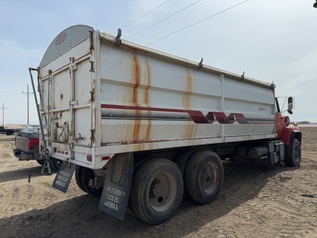 Image of Ford F9000 equipment image 3