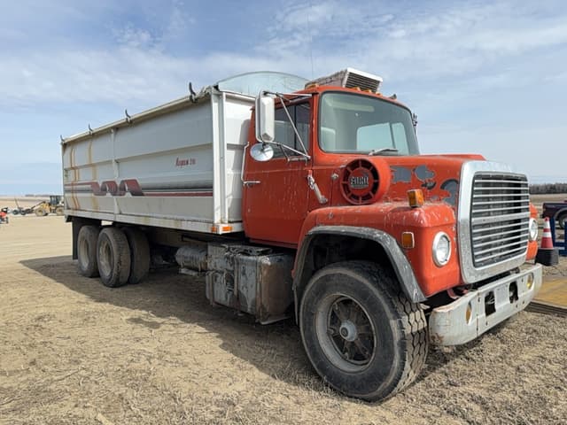 Image of Ford F9000 equipment image 4