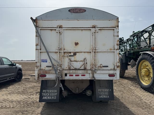 Image of Ford F9000 equipment image 2