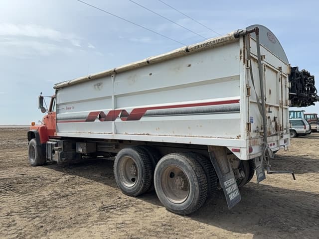 Image of Ford F9000 equipment image 1