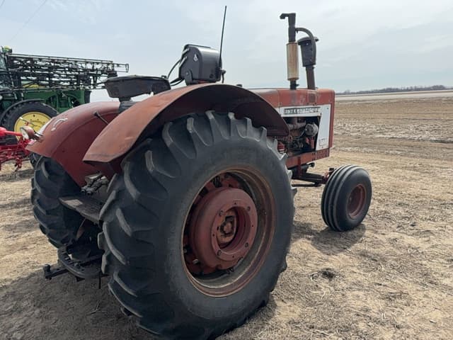 Image of International Harvester 806 equipment image 3