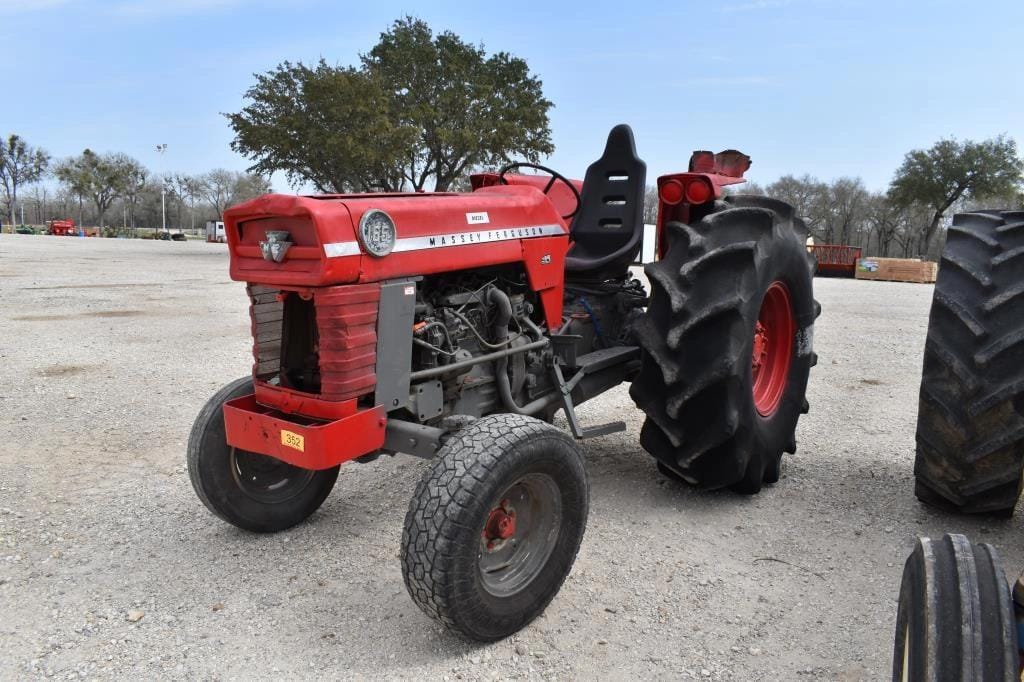 Massey Ferguson 165 Equipment Image0