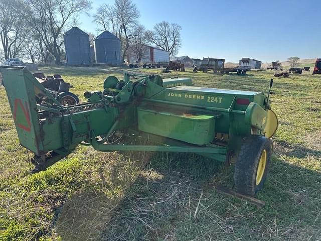Image of John Deere 224T equipment image 3