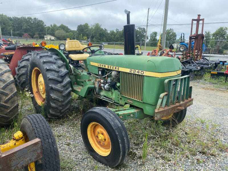 John Deere 2240 Equipment Image0