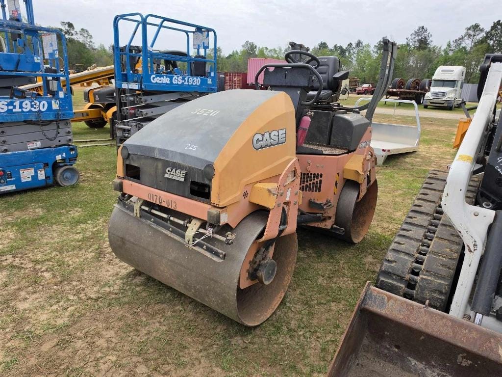 Case DV26 Equipment Image0