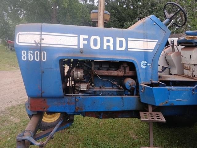Image of Ford 8600 equipment image 4