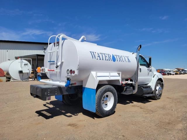 Image of Ford F-650 equipment image 4