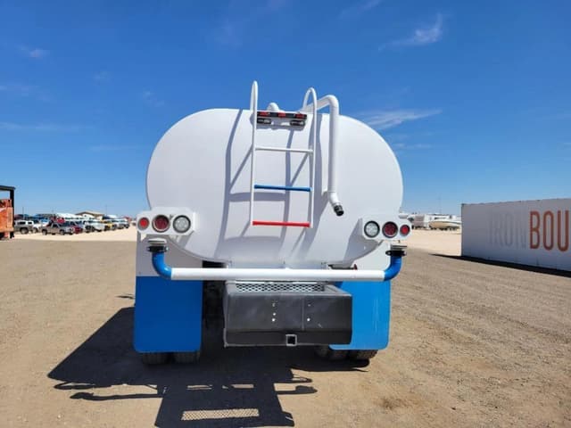 Image of Ford F-650 equipment image 3