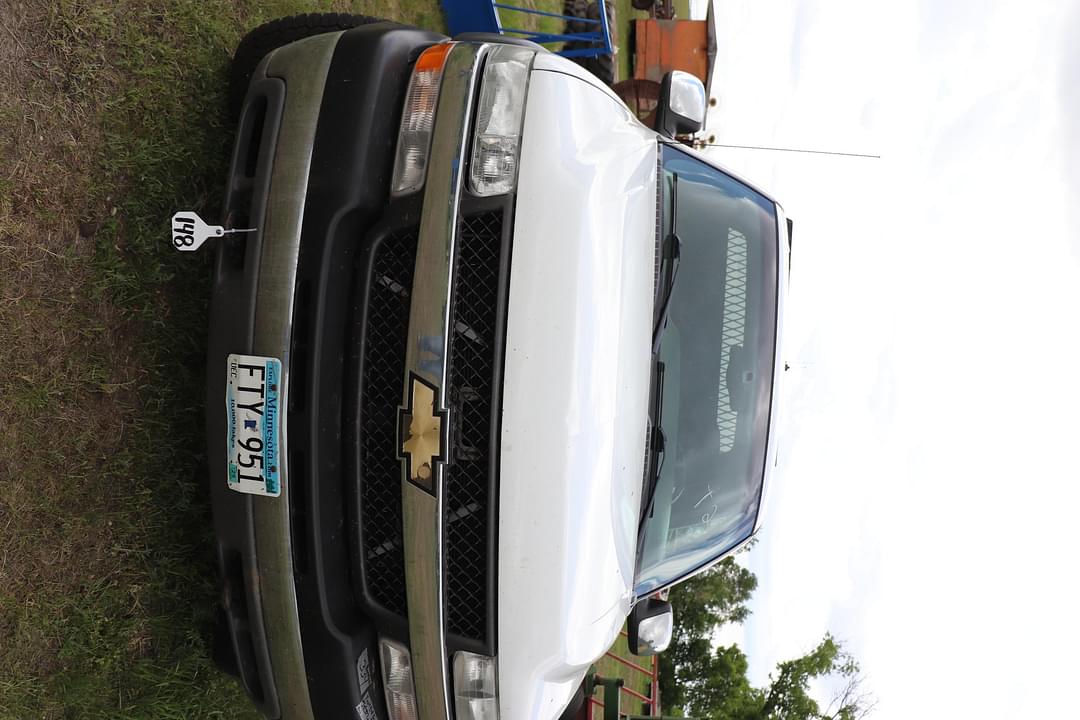Image of Chevrolet 2500HD Image 1