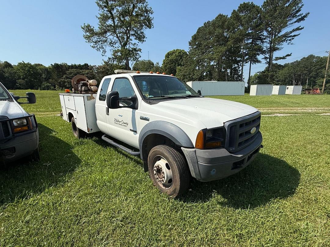 Image of Ford F-450 Primary image