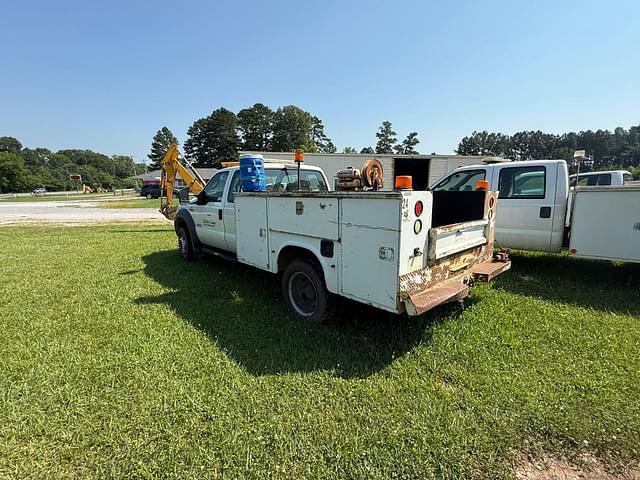 Image of Ford F-450 equipment image 2