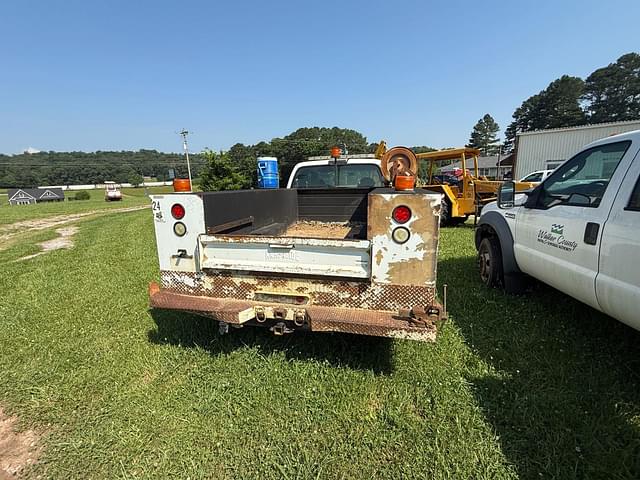 Image of Ford F-450 equipment image 3