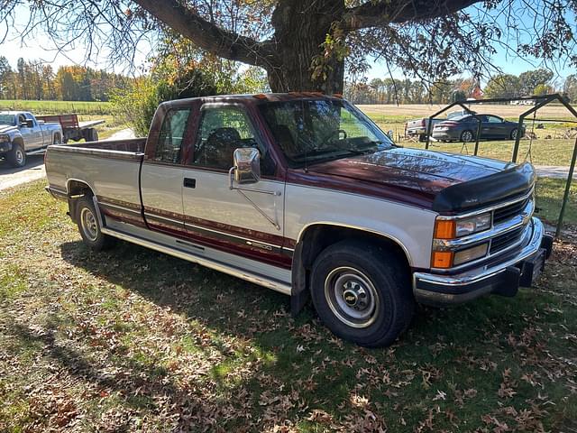 Image of Chevrolet 2500 equipment image 2