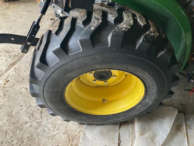 Image of John Deere 2320 equipment image 3