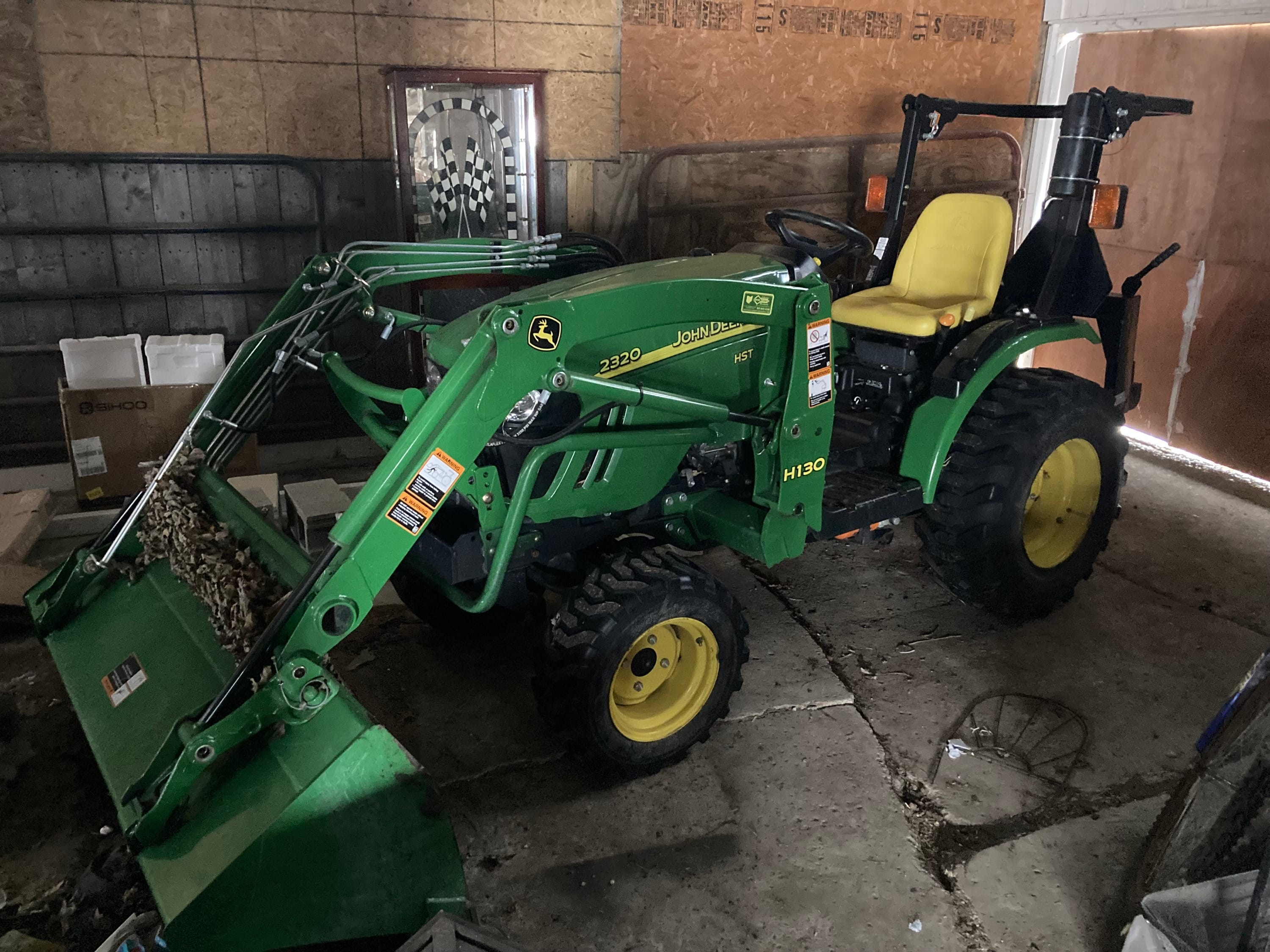 John Deere 2320 Equipment Image0