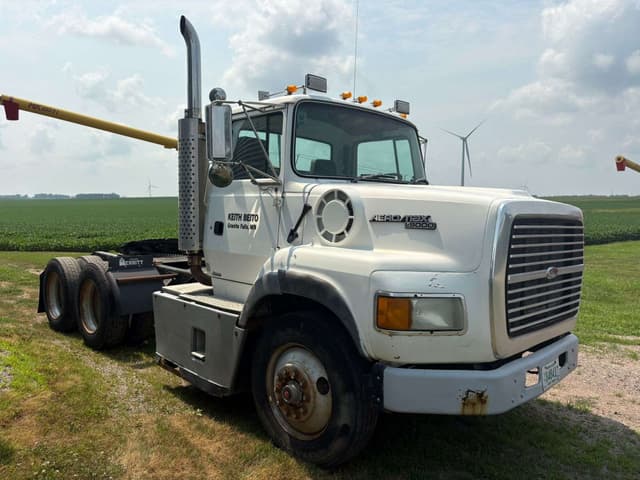 Image of Ford L9000 equipment image 2
