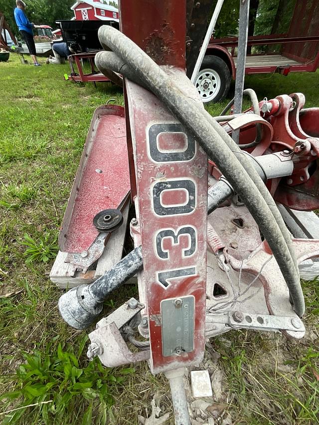 Image of International Harvester 1300 equipment image 1