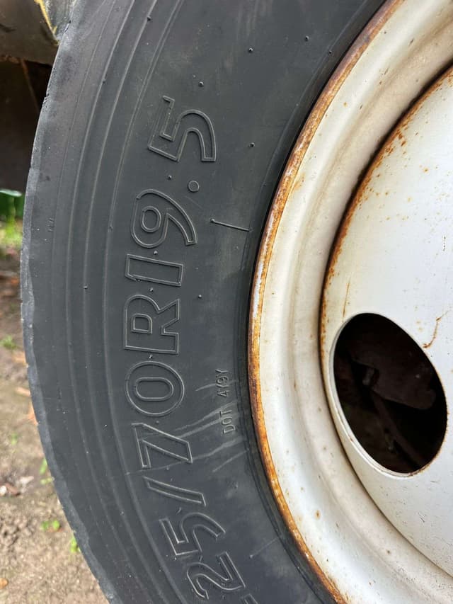 Image of Chevrolet 3500 equipment image 4