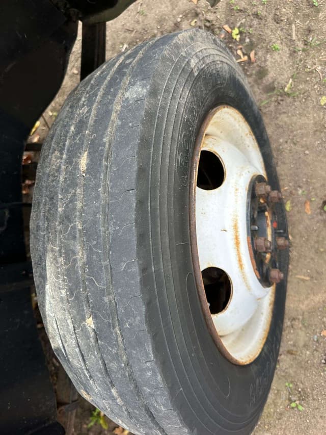 Image of Chevrolet 3500 equipment image 3