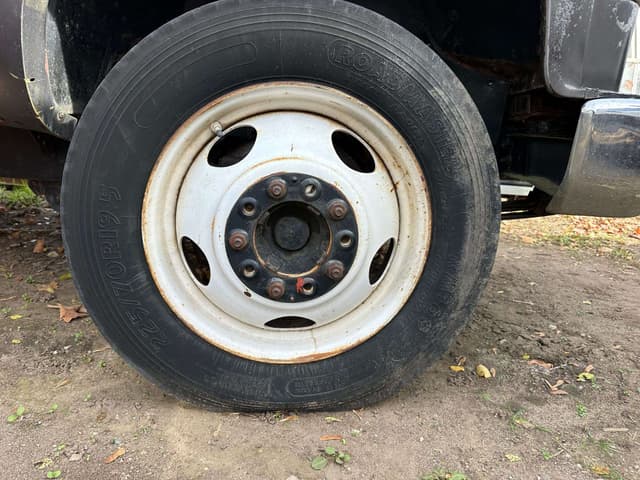 Image of Chevrolet 3500 equipment image 2