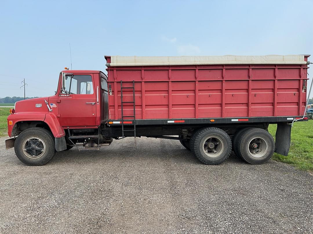 Image of Ford F-800 Primary image