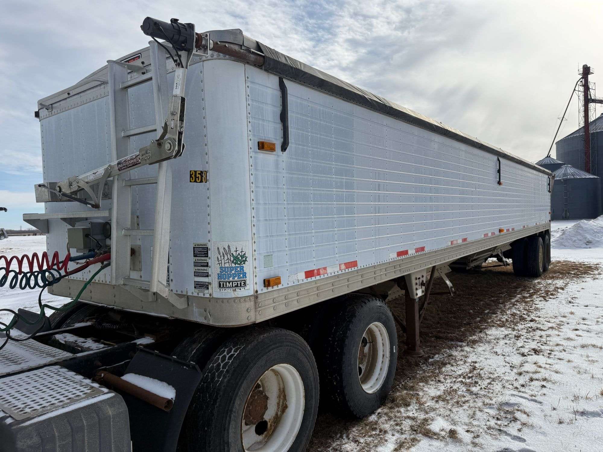 2003 Timpte Super Hopper Equipment Image0