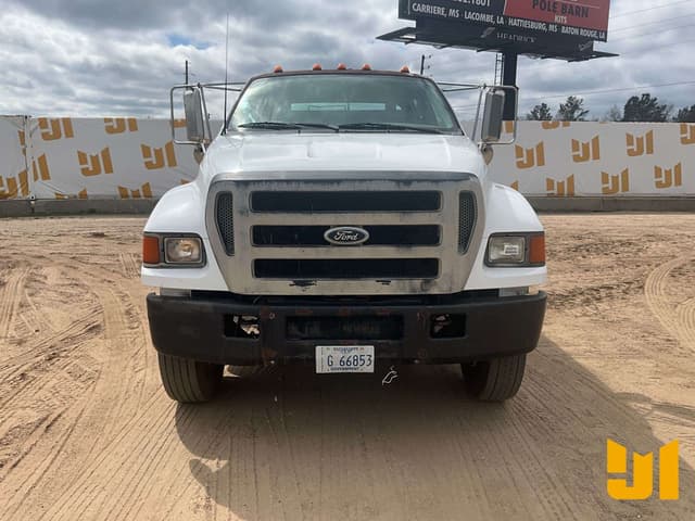 Image of Ford F-750 equipment image 1