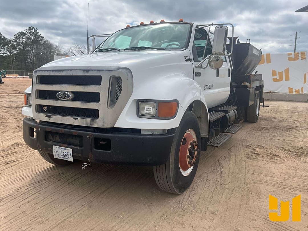 Image of Ford F-750 Primary image