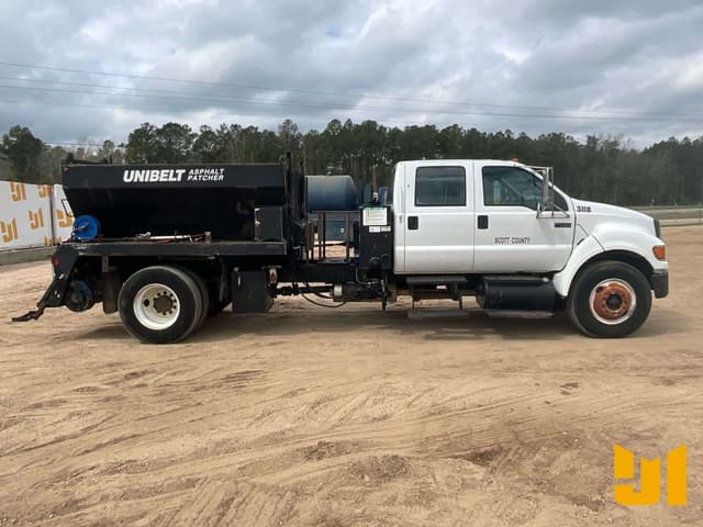 Image of Ford F-750 equipment image 3