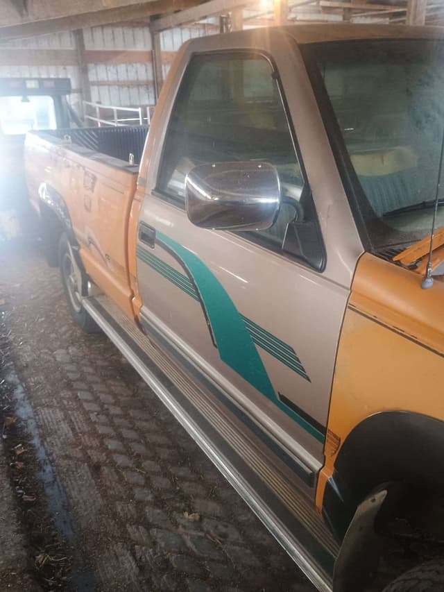 Image of Chevrolet 3500 equipment image 2