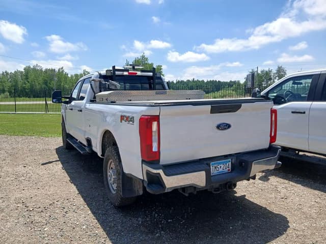 Image of Ford F-250 equipment image 2