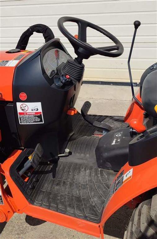 Image of Kubota B2601HSD equipment image 4