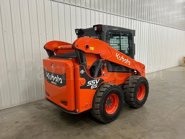 Image of Kubota SSV65 equipment image 4