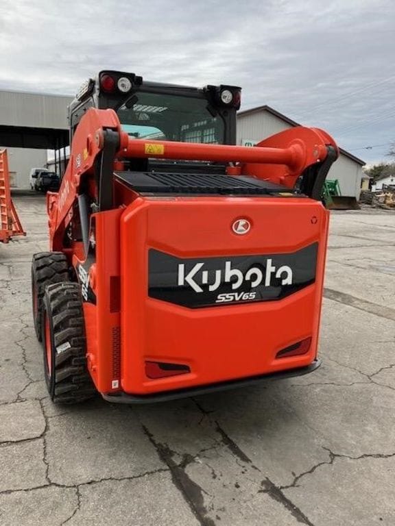 2023 Kubota SSV65 Equipment Image0