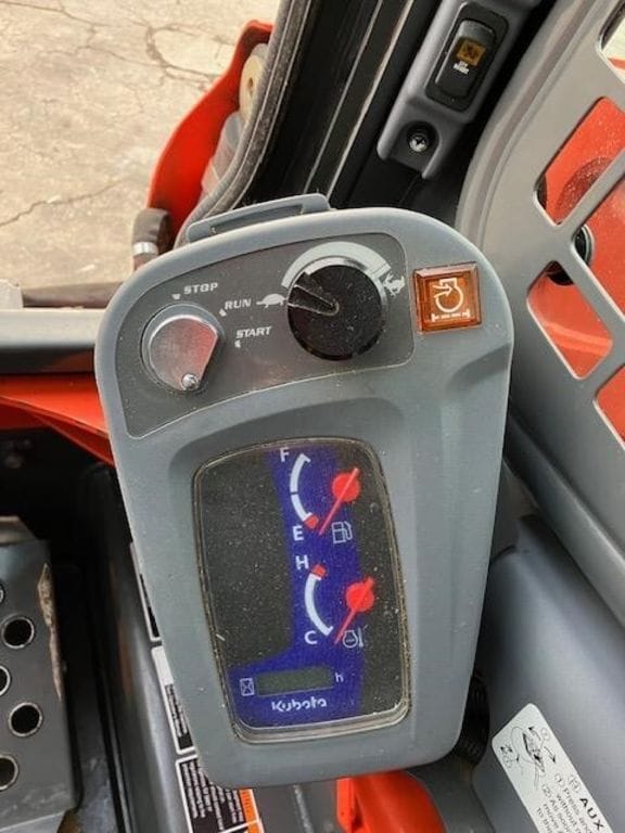 2023 Kubota SSV65 Equipment Image0