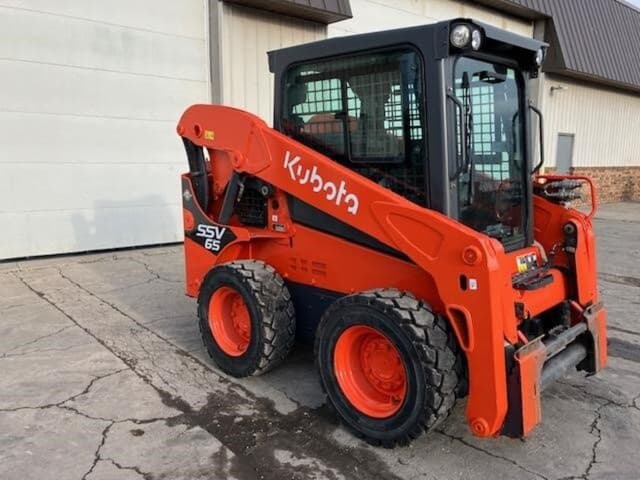 Image of Kubota SSV65 equipment image 3