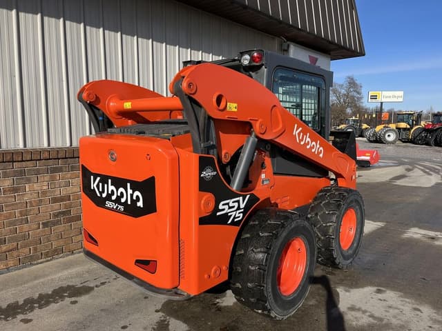 Image of Kubota SSV75 equipment image 4