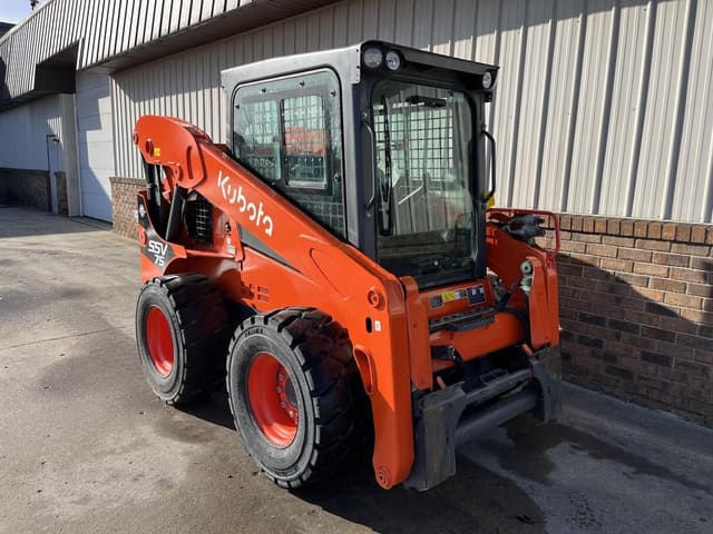 Image of Kubota SSV75 equipment image 1
