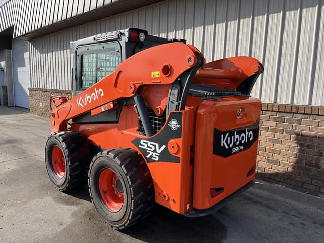 Image of Kubota SSV75 equipment image 3