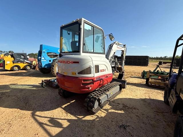 Image of Takeuchi TB235-2 equipment image 3