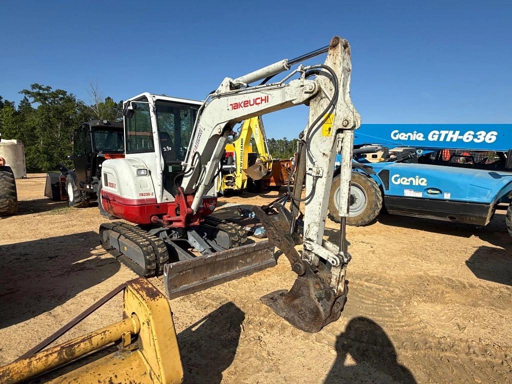 Image of Takeuchi TB235-2 Primary image