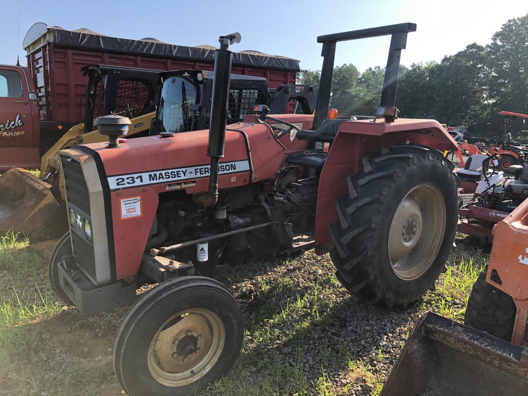 Massey Ferguson 231 Equipment Image0