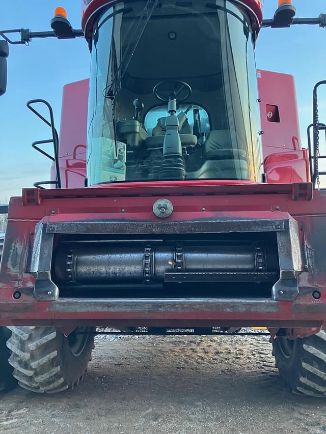 Image of Case IH 7010 equipment image 1