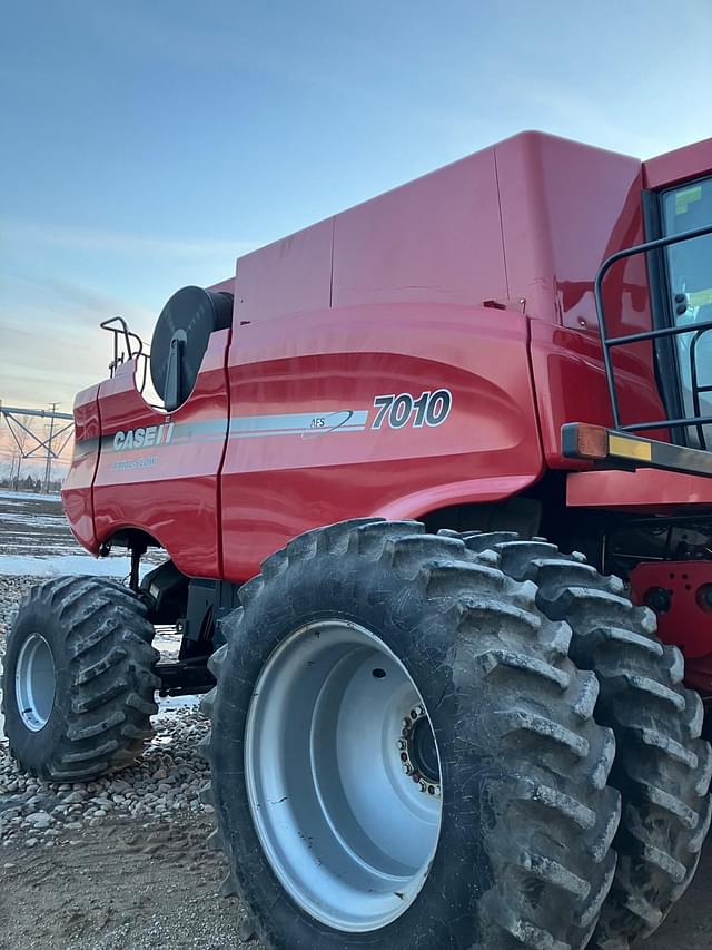 Image of Case IH 7010 equipment image 3