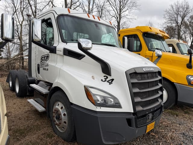 Image of Freightliner Cascadia equipment image 1