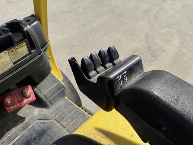 Image of Hyster H70FT equipment image 4