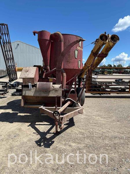 Image of New Holland 354 equipment image 2