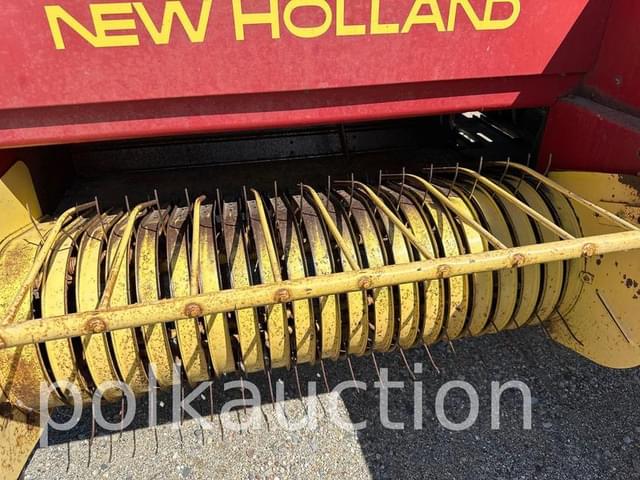 Image of New Holland 311 equipment image 2