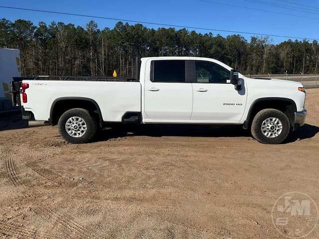 Image of Chevrolet 2500 equipment image 3